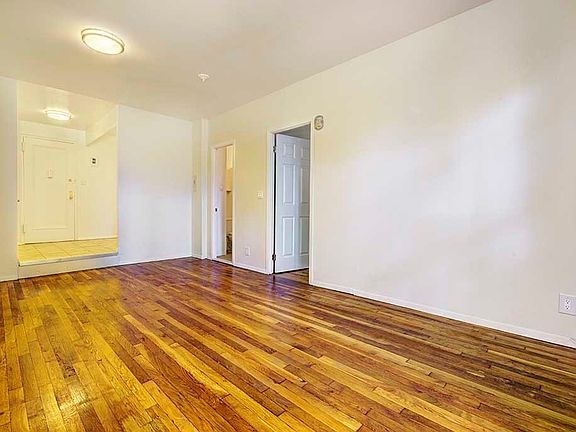 4th image of 270 W 25th St APT 4D