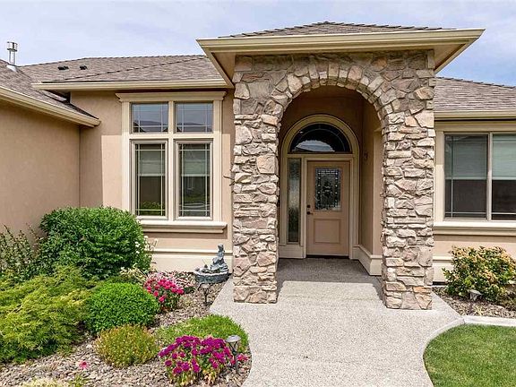 2nd image of 610 Chateau Ct