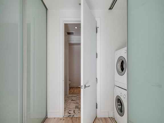 5th image of 1724 Blake St #905