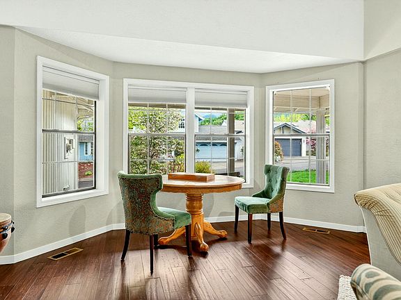 5th image of 820 E Pebble Beach Dr