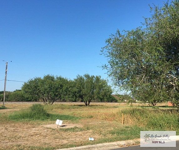 1st image of 165 Live Oak Cir