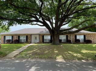 946 N Shore Dr, Biloxi, MS 39532