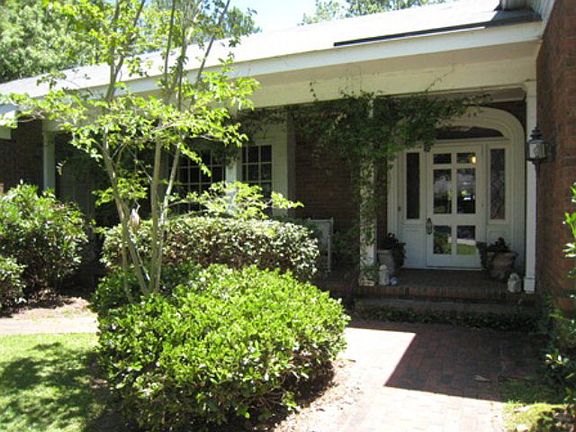 3rd image of 1702 Chelsea Dr NW