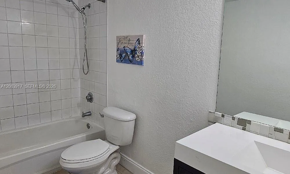 Doral Gardens Ii Condo — Photo 4