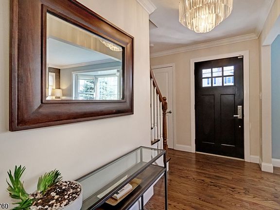 3rd image of 50 Bennington Rd