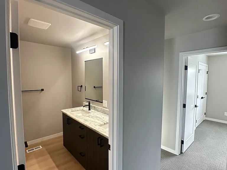 1409 Thatcher St — Photo 9