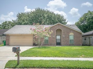 3 Lazybrook St, Angleton, TX 77515