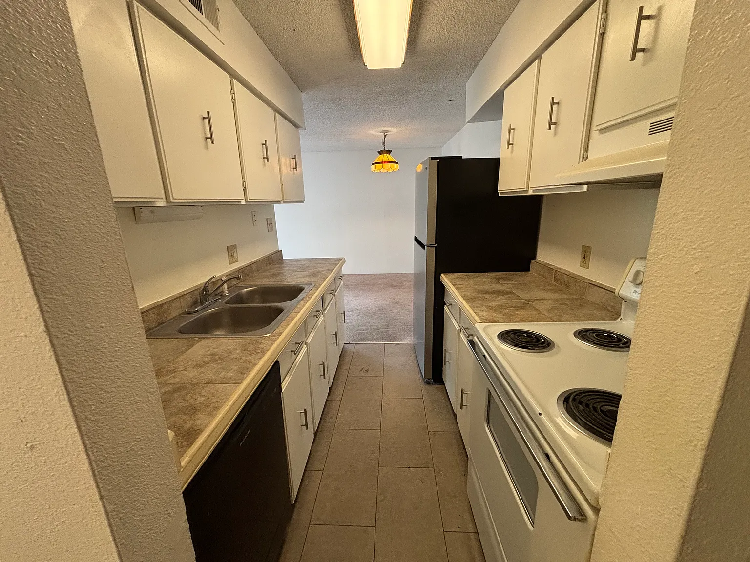 2 bed, 952 sqft, $1,650 — Photo 2