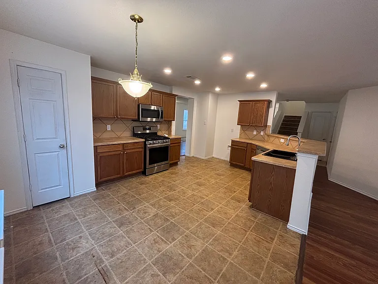 1327 Falcon Holw — Photo 17
