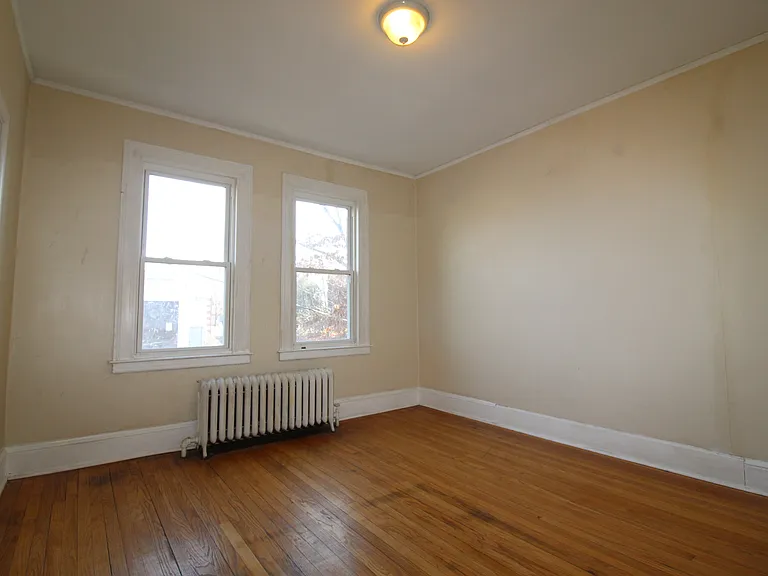 20 Bond St #18 — Photo 3
