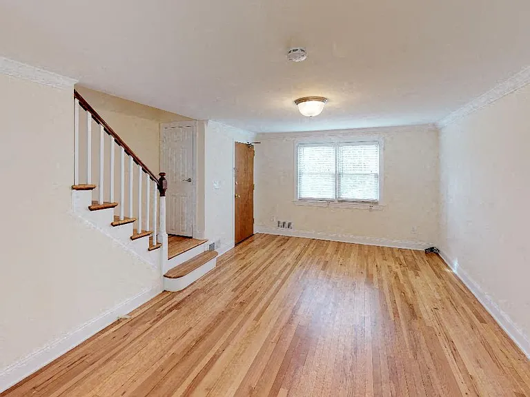Spring Hill Apartments — Photo 15