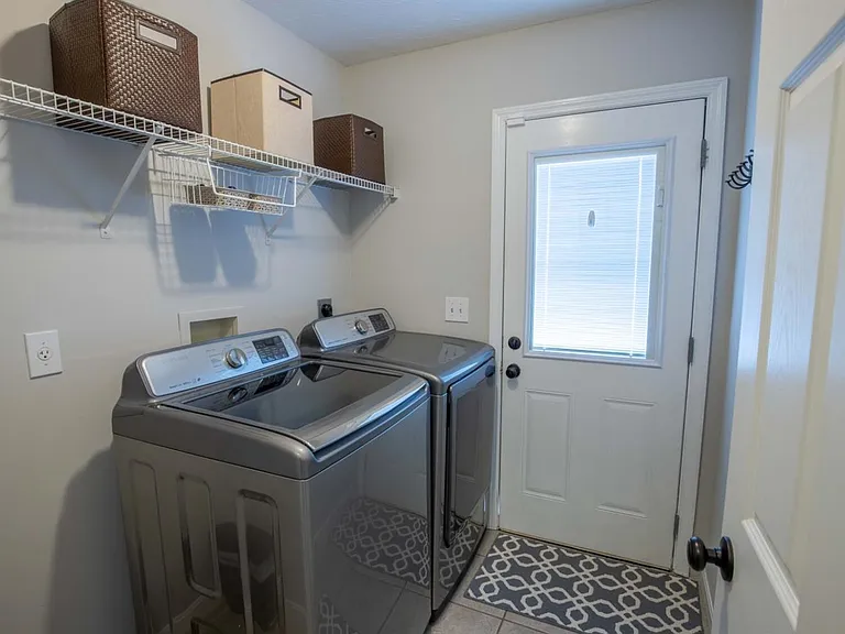 7713 Alexandra Dr — Photo 18