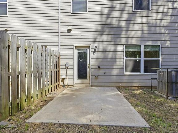 3rd image of 5064 Longview Walk