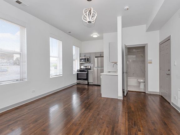 4th image of 2026 S Washtenaw Ave APT 2E