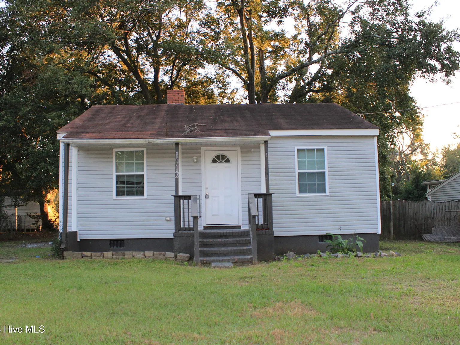 2 bed, 1.0 bath, 767 sqft, $1,090 — Photo 2