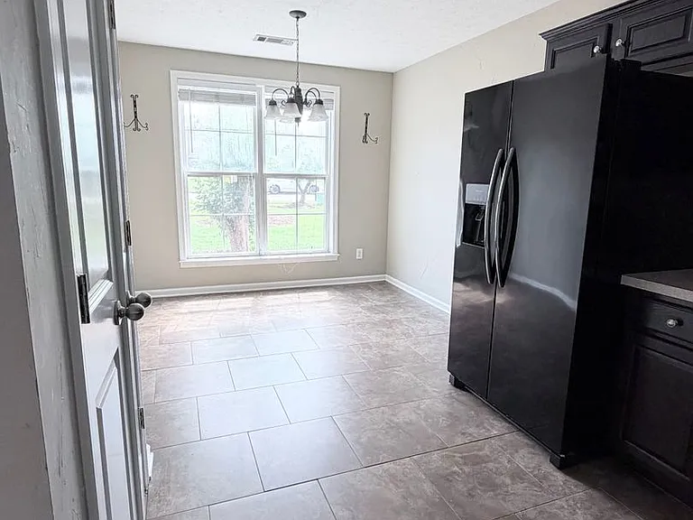1354 Meadow Glen Rd — Photo 4