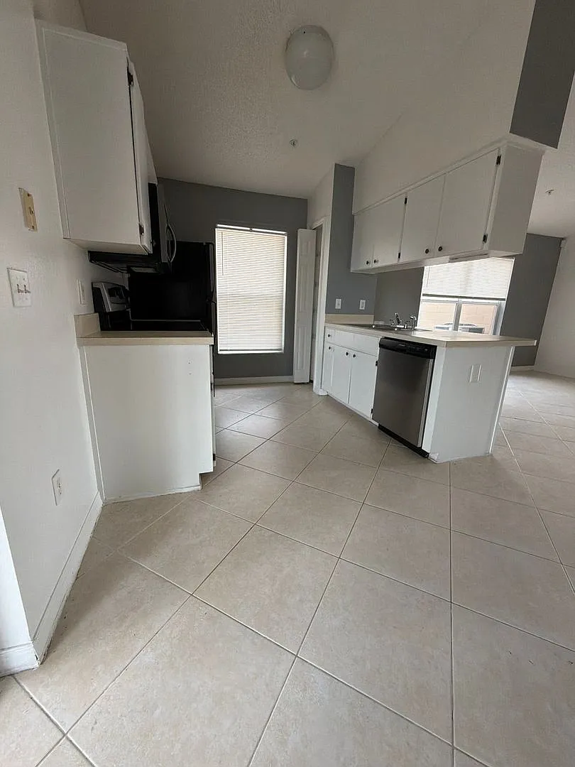 13855 Glasser Ave - Available now! — Photo 3