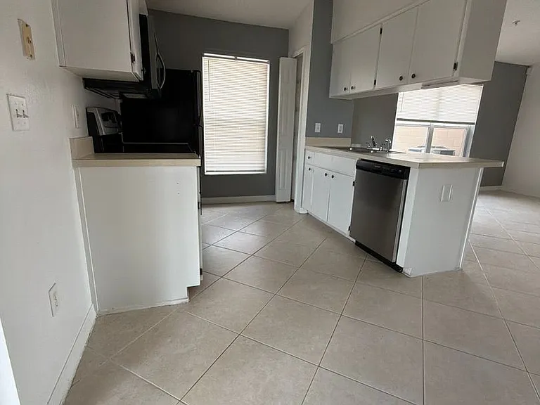 13855 Glasser Ave — Photo 3