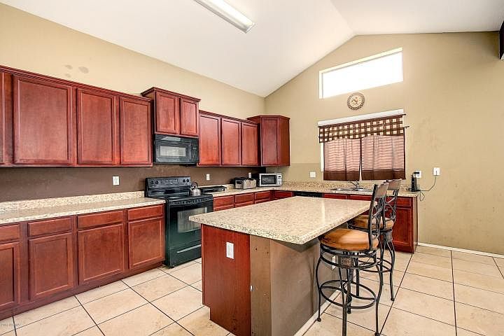 2nd image of 17775 W Bloomfield Rd