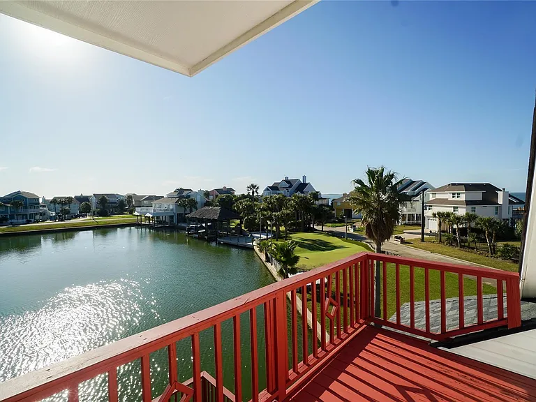 16619 Bayfront Dr — Photo 23