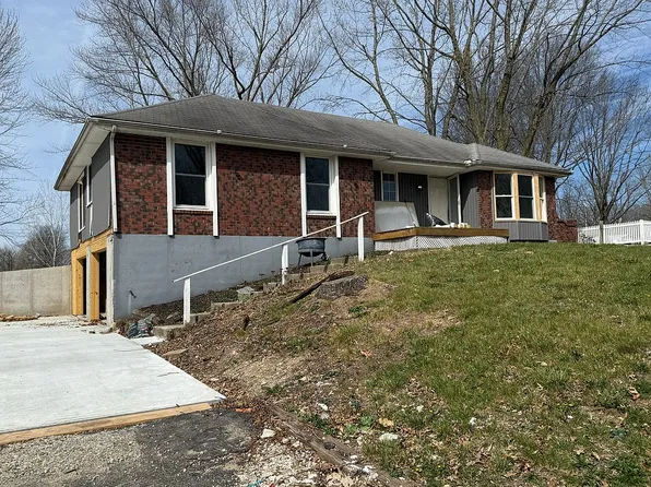 3316 S Gardner Rd, Oak Grove, MO 64075