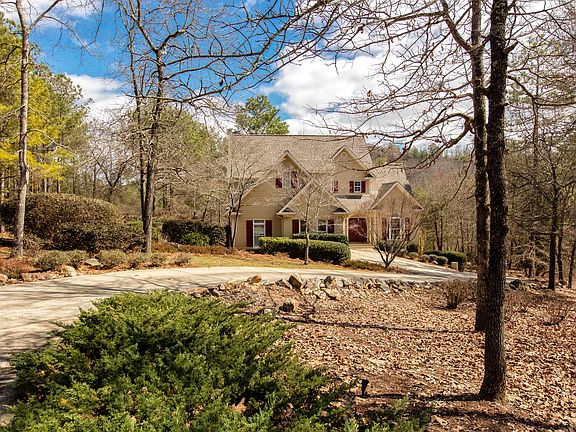 4th image of 132 Essex Dr