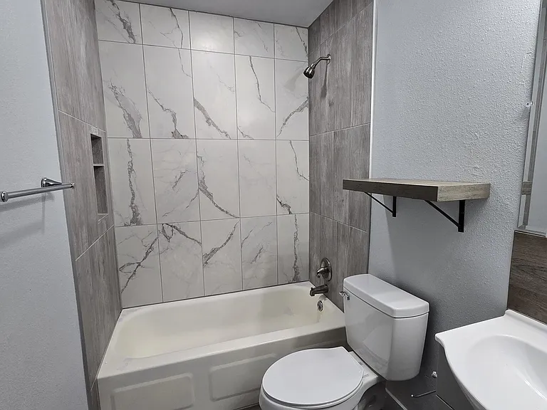 1659 W Crossland St #1659 — Photo 13