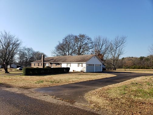 2nd image of 419 Tuggle Ln