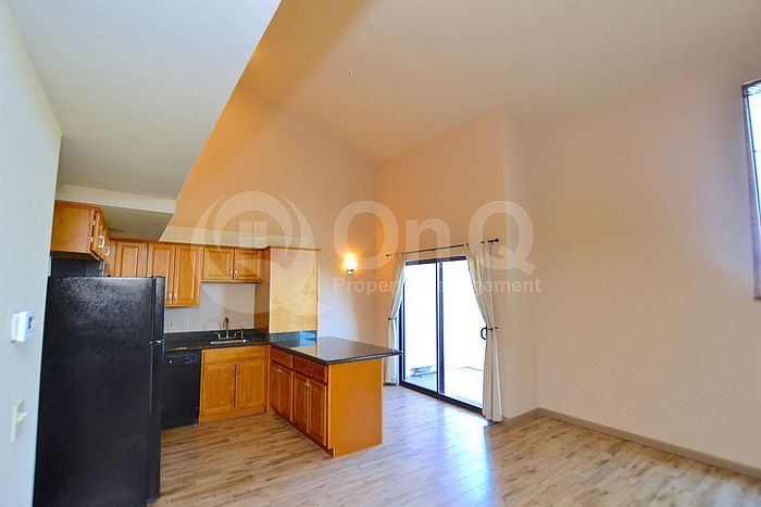 1st image of 1005 E 8th St Unit 3014