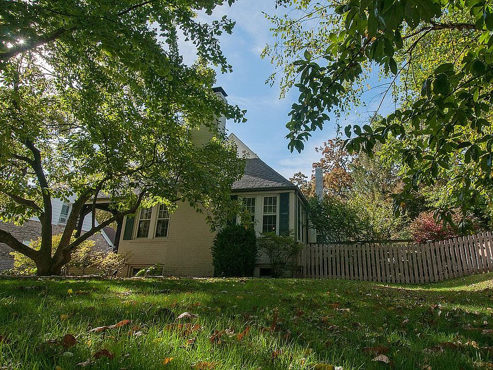 2nd image of 1005 S Elm Ave