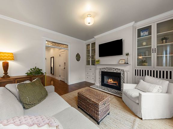 5th image of 2837 N Cambridge Ave #2
