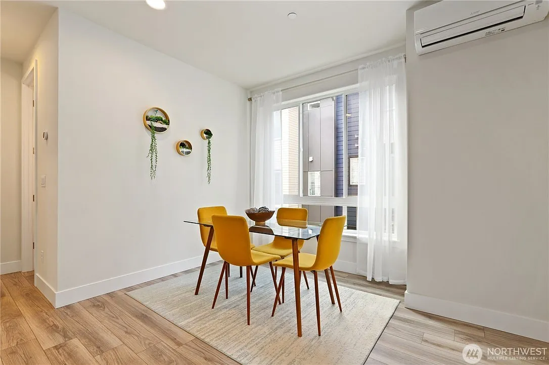 3 bed, 3.5 bath, 1819 sqft, $3,400 — Photo 4