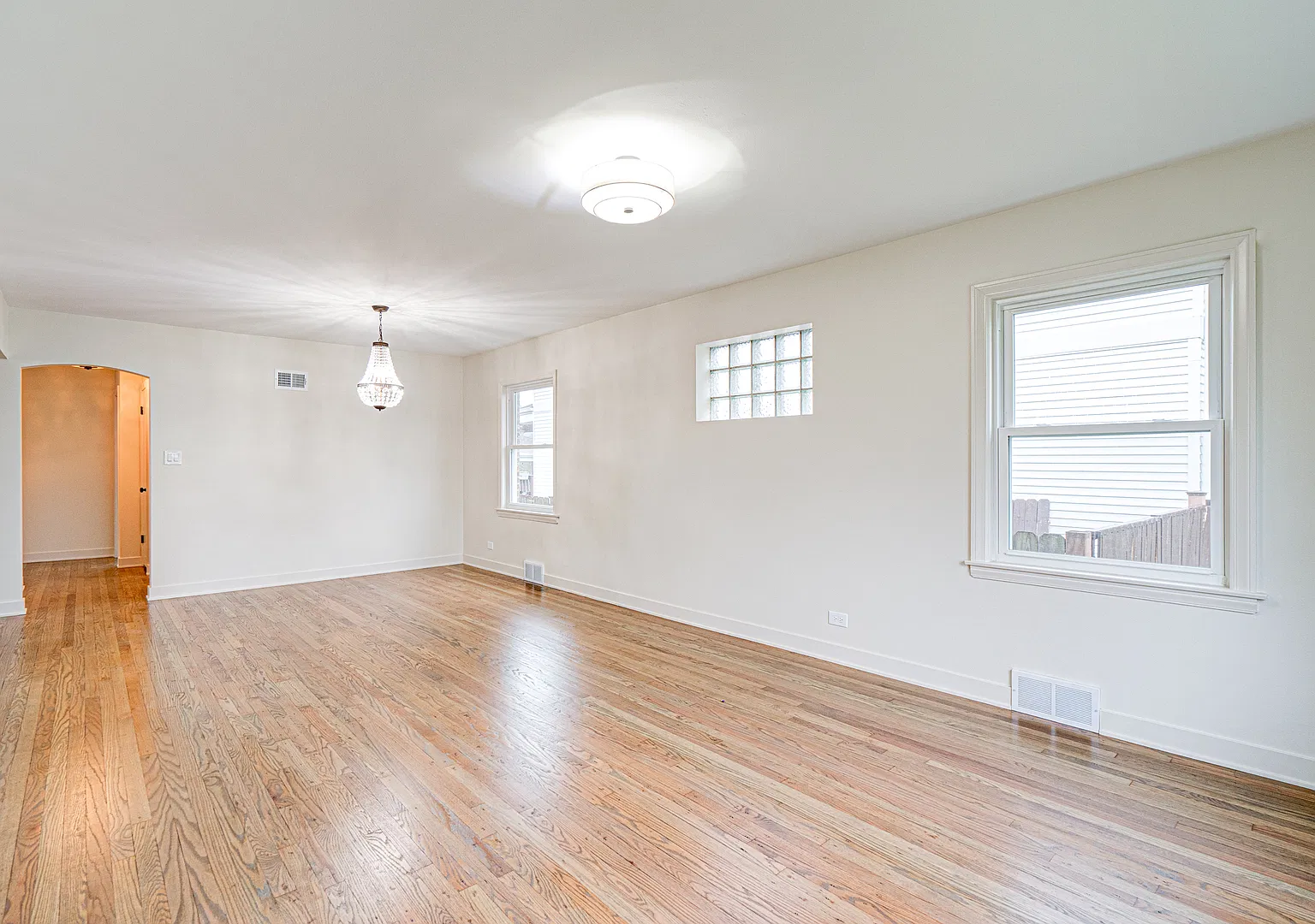 3 bed, 1104 sqft, $3,200 — Photo 4