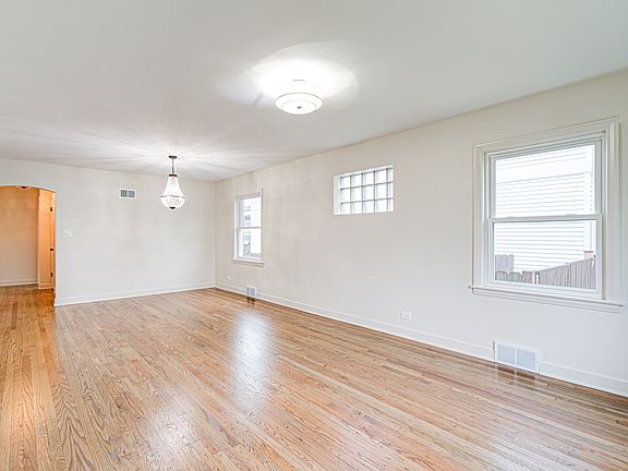 4th image of 458 Rice Ave