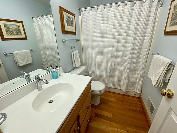 5th image of 2563 Honeysuckle Ln