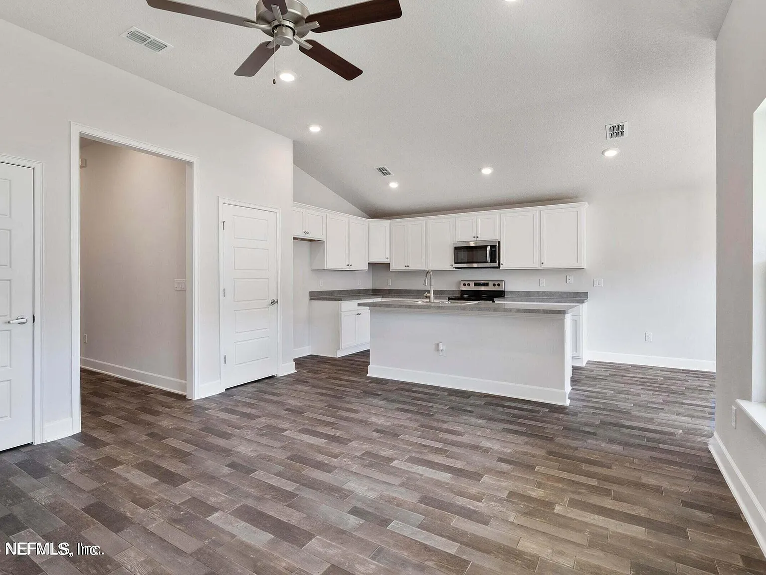 3 bed, 2.0 bath, 1512 sqft, $2,500 — Photo 3