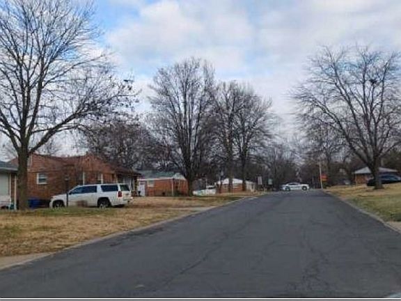 Exterior Neighborhood (street photo)