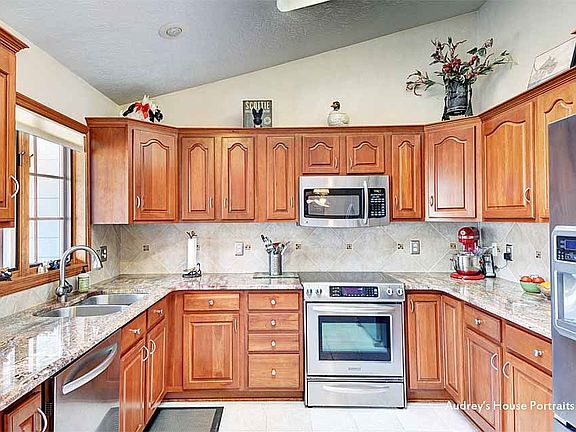 5th image of 7 Forest Park Dr