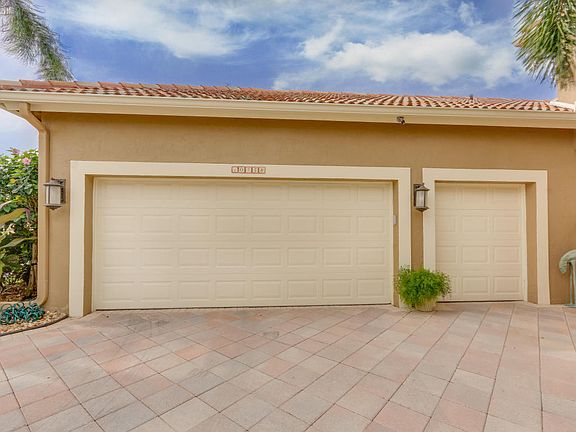 4th image of 10758 Greenbriar Villa Dr