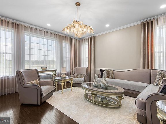 5th image of 23 Oxford Dr