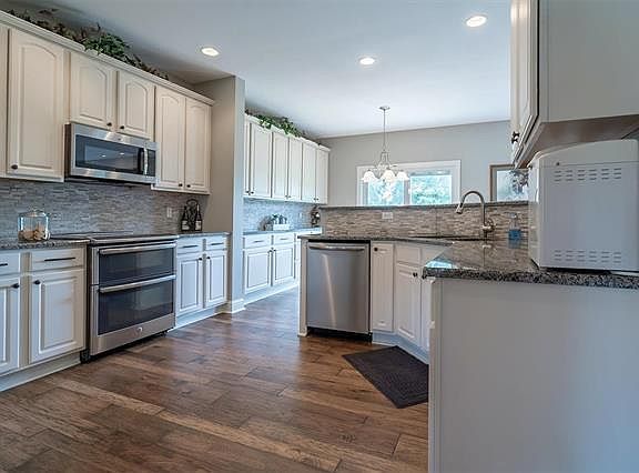 3rd image of 4755 Auburn Trace Dr