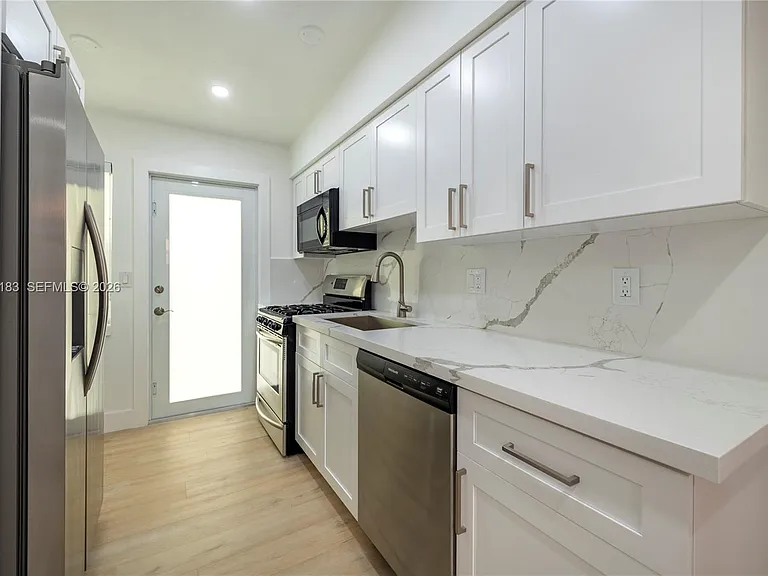 809 NE 17th Ave #4 — Photo 8