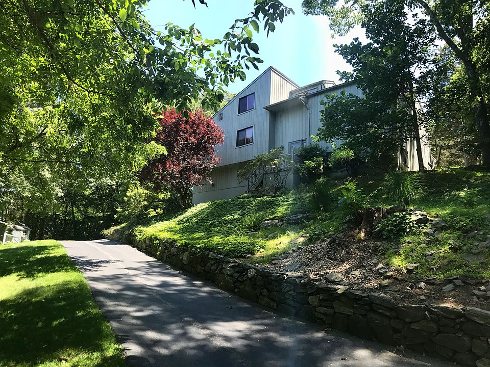 1st image of 14 Pine Hill Ct