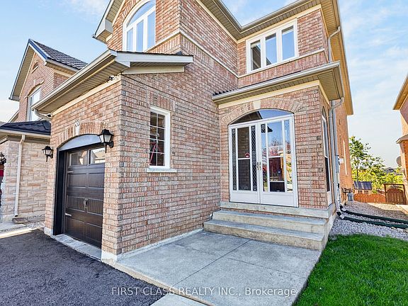 2nd image of 38 Pacific Wind Cres