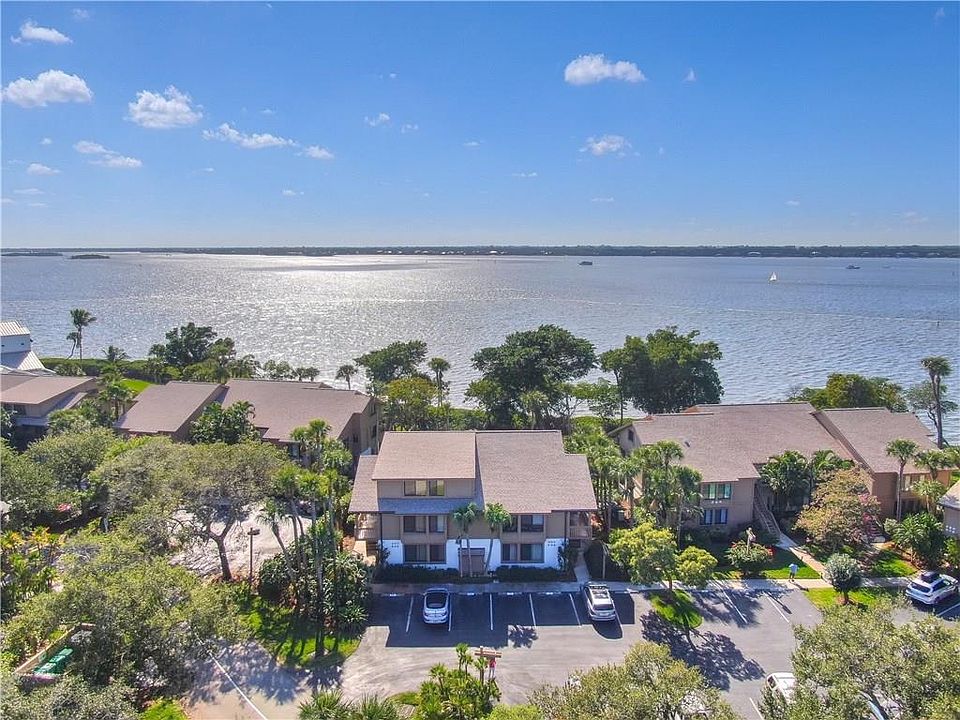 1st image of 250 NE Edgewater Dr #250