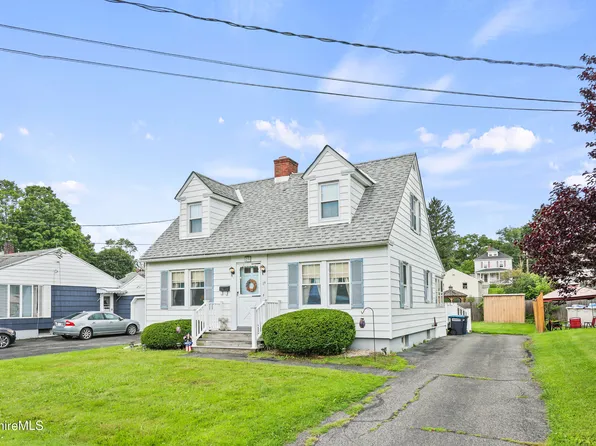 29 Acorn St, Pittsfield, MA 01201