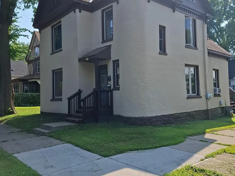 1530 3rd St NE #3 — Photo 2