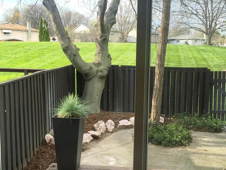 2076 Parmenter Blvd — Photo 37