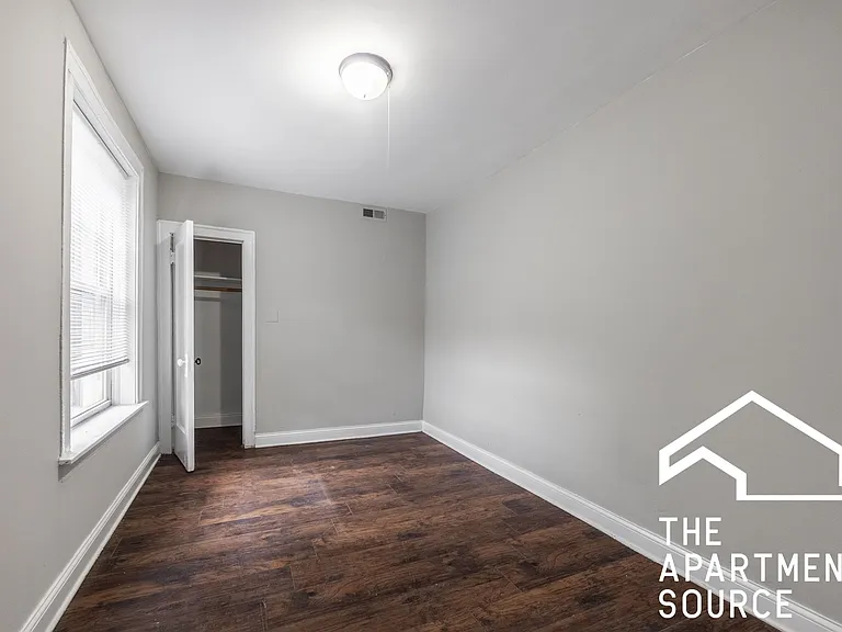 6300 N Oakley Ave #2 — Photo 11