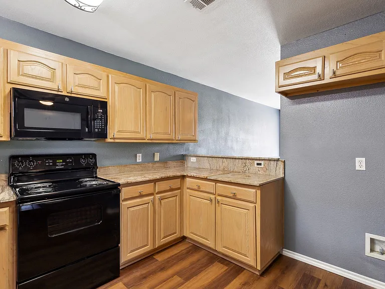 1502 Sharron Ct — Photo 29